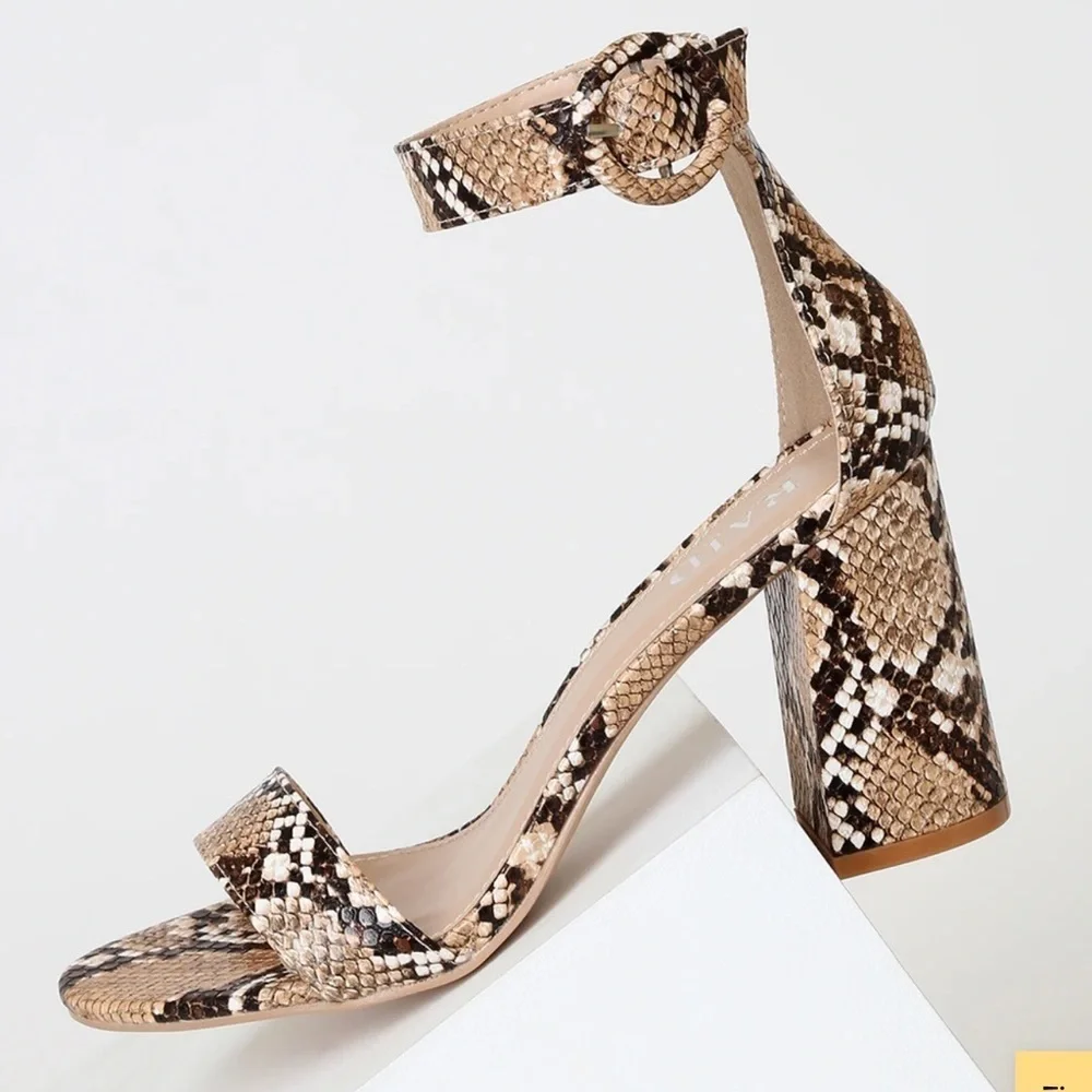 Qupid Stone Snake Ankle Strap Block Heels Sz 7